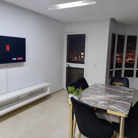 Amazing Appartement Au Centre Ville En Face Hilton - Gare Train Tanger Exterior foto